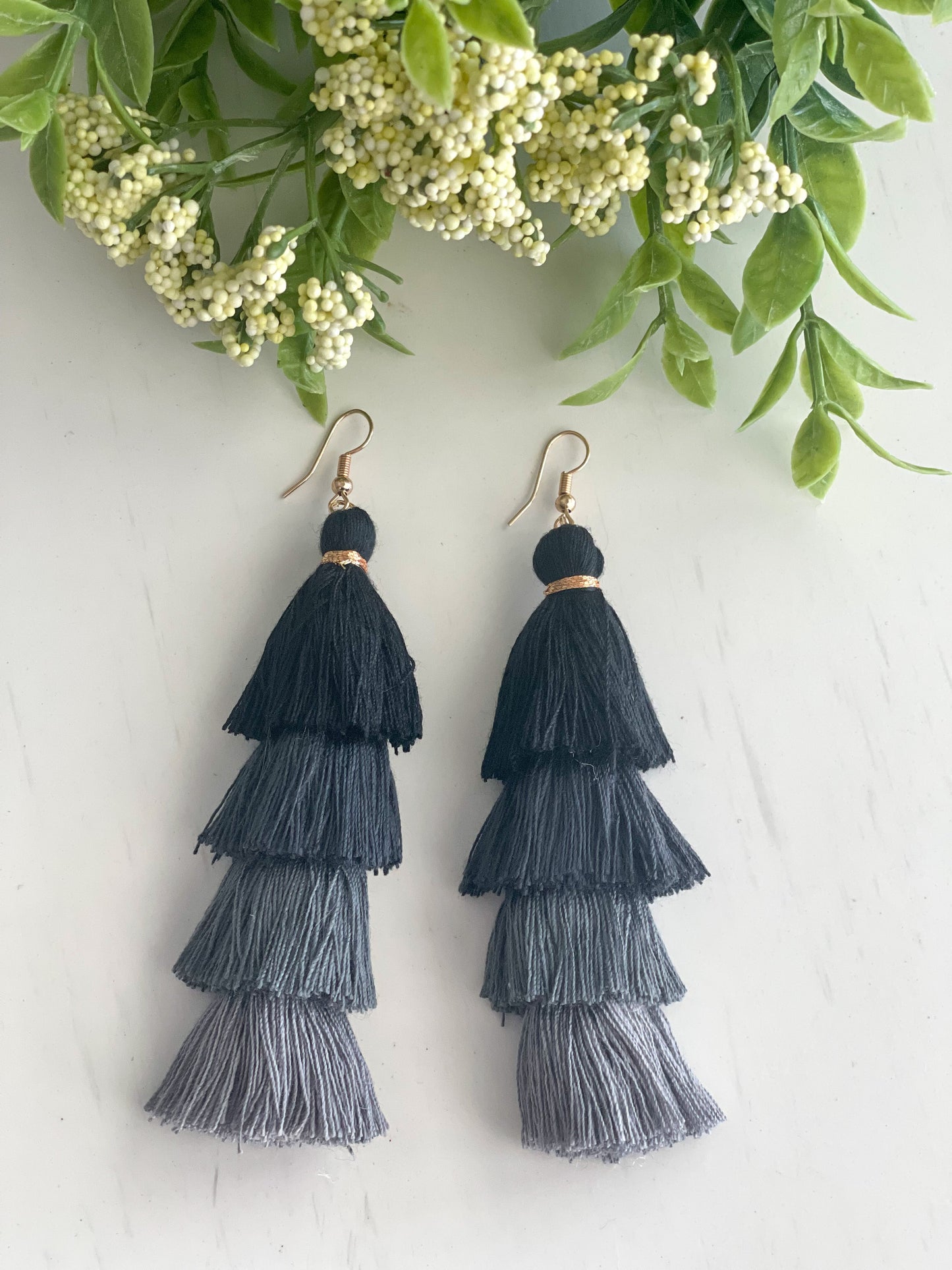 Free Fall Tassel Earrings "Black"