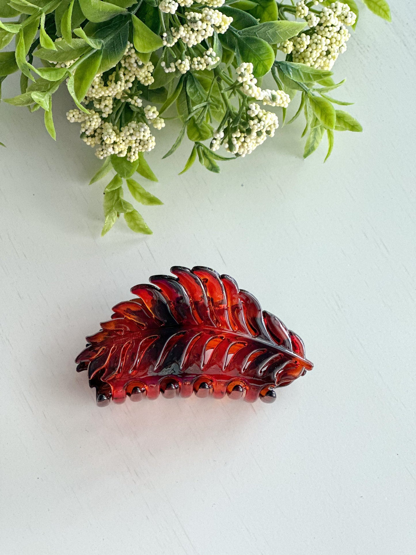 Leaf Clip "Translucent Dark Brown"