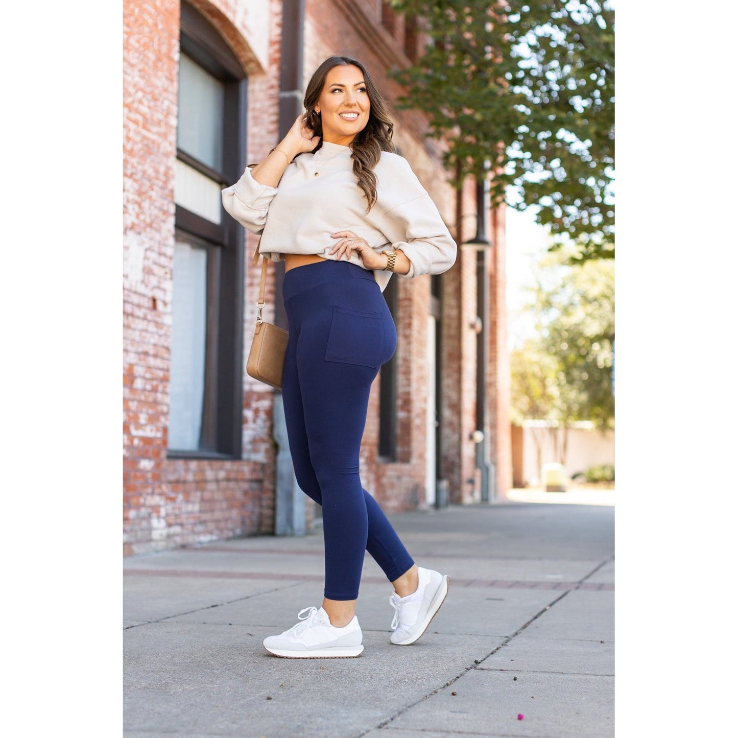 Julia Rose The Nyla navy full-length leggings with pockets, Women wearing navy pocket leggings
