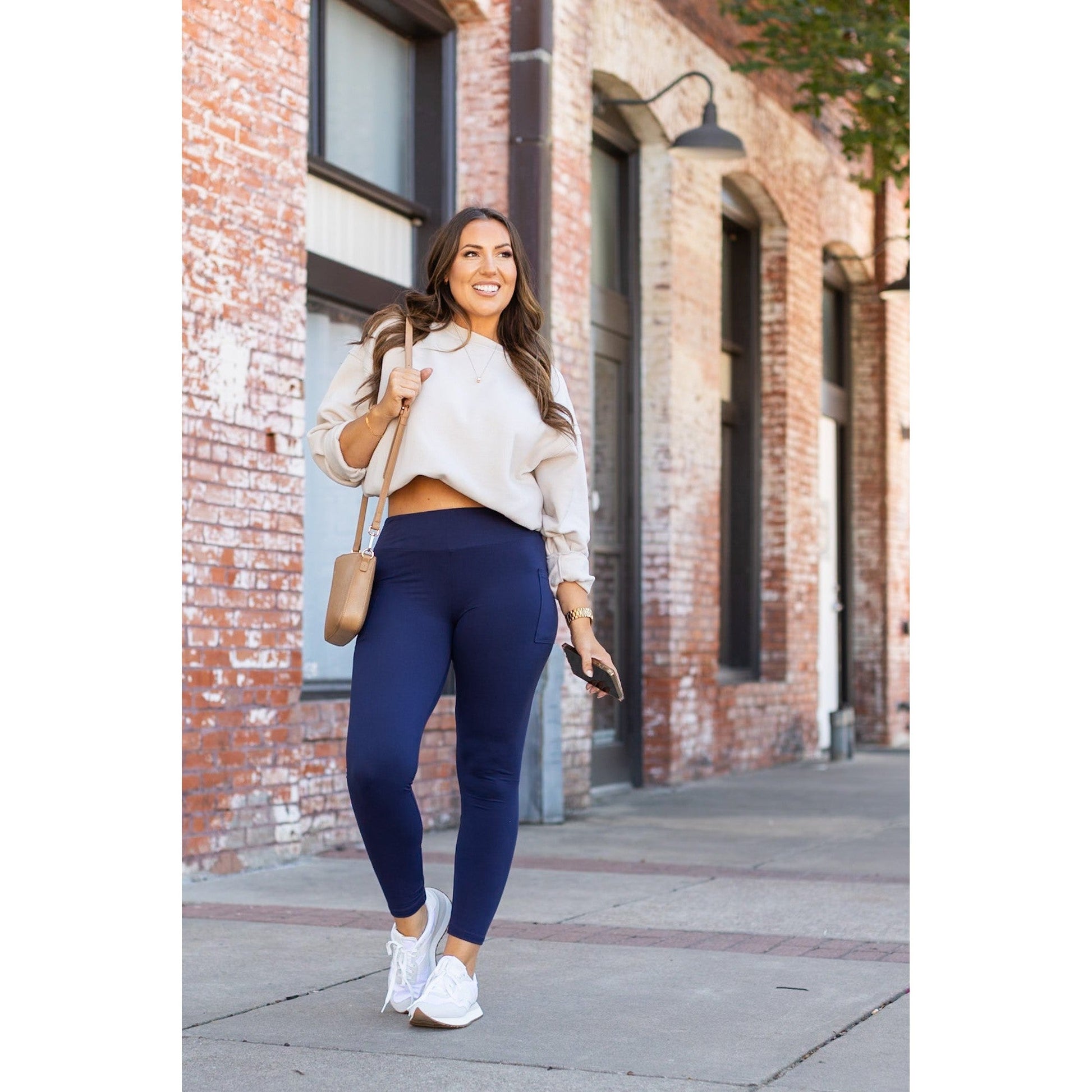 Julia Rose The Nyla navy full-length leggings with pockets, Women wearing navy pocket leggings