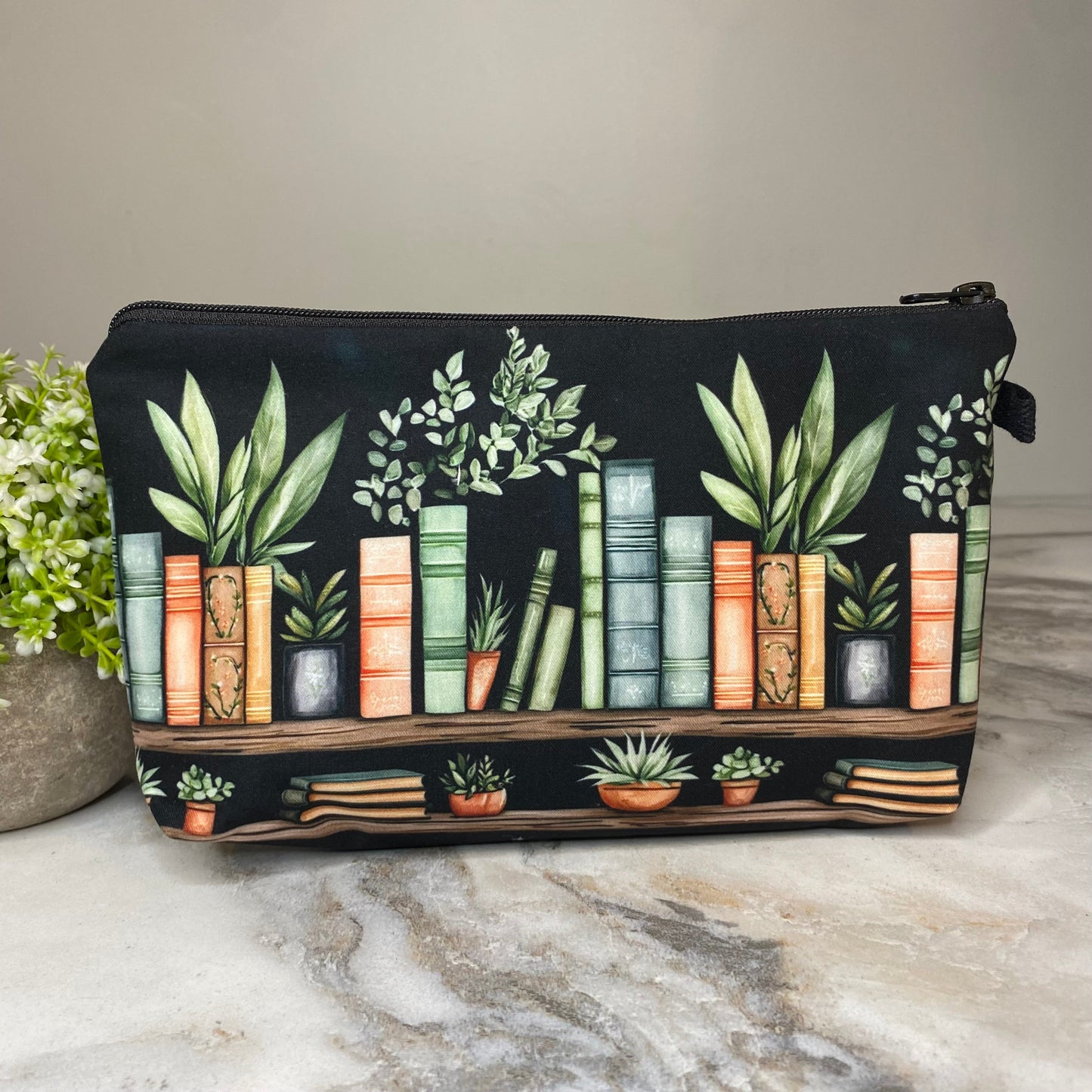Pouch - Bookshelf, Black