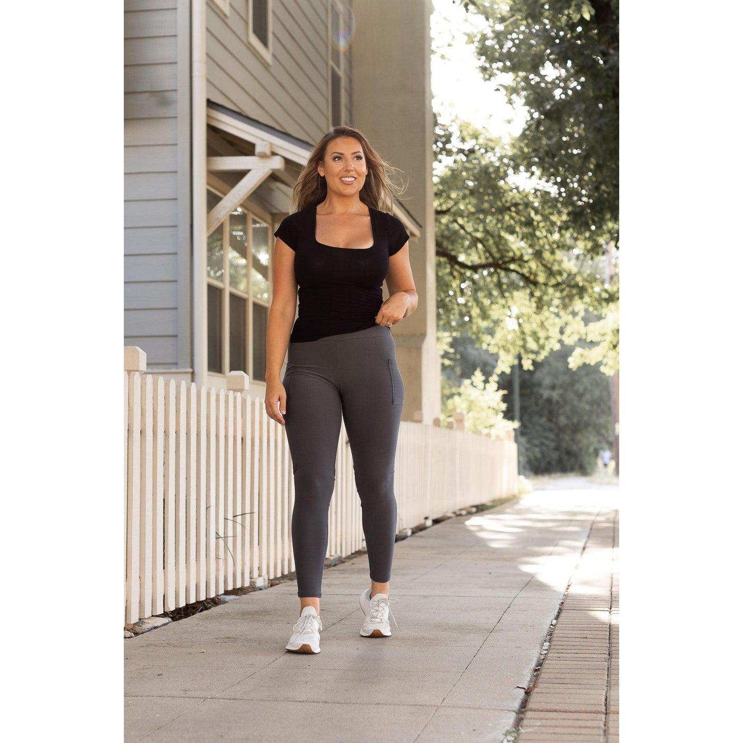Julia Rose The Carmen charcoal full-length leggings with pockets, Women wearing charcoal leggings with side pockets