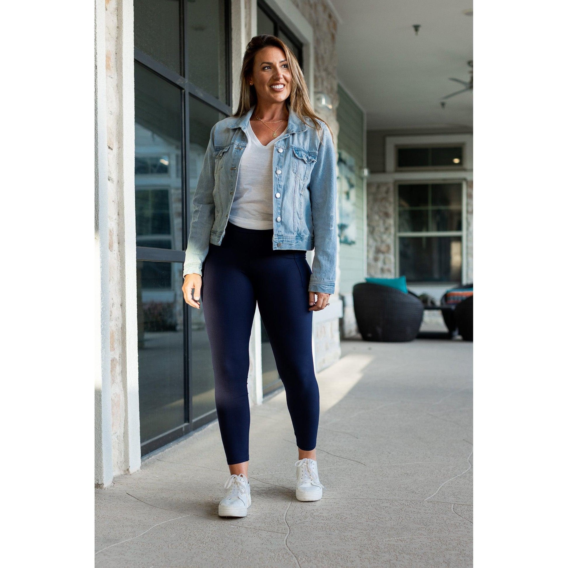 Julia Rose The Nyla navy full-length leggings with pockets, Women wearing navy pocket leggings