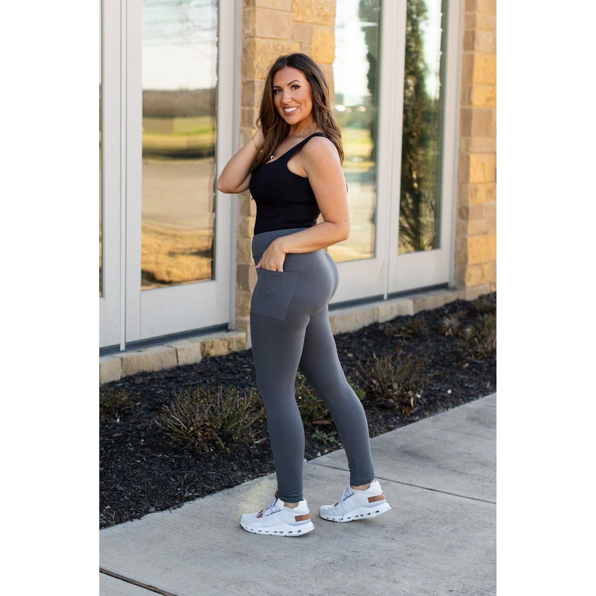 Julia Rose The Carmen charcoal full-length leggings with pockets, Women wearing charcoal leggings with side pockets
