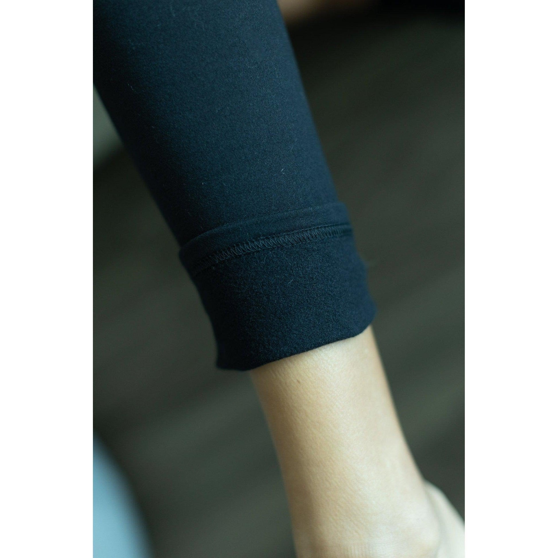 Julia Rose The Lilla black fleece full-length leggings with pockets, Women wearing black fleece-lined leggings with side pockets