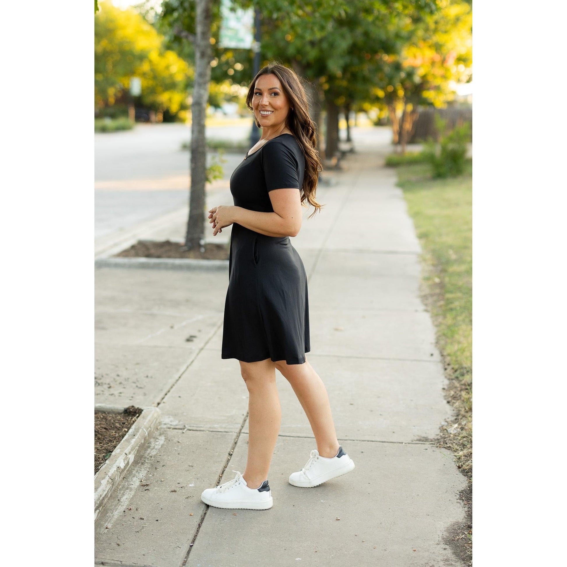 Julia Rose Dakota Dress women’s boutique midi dress front view, Woman wearing Julia Rose Dakota Dress casual everyday outfit