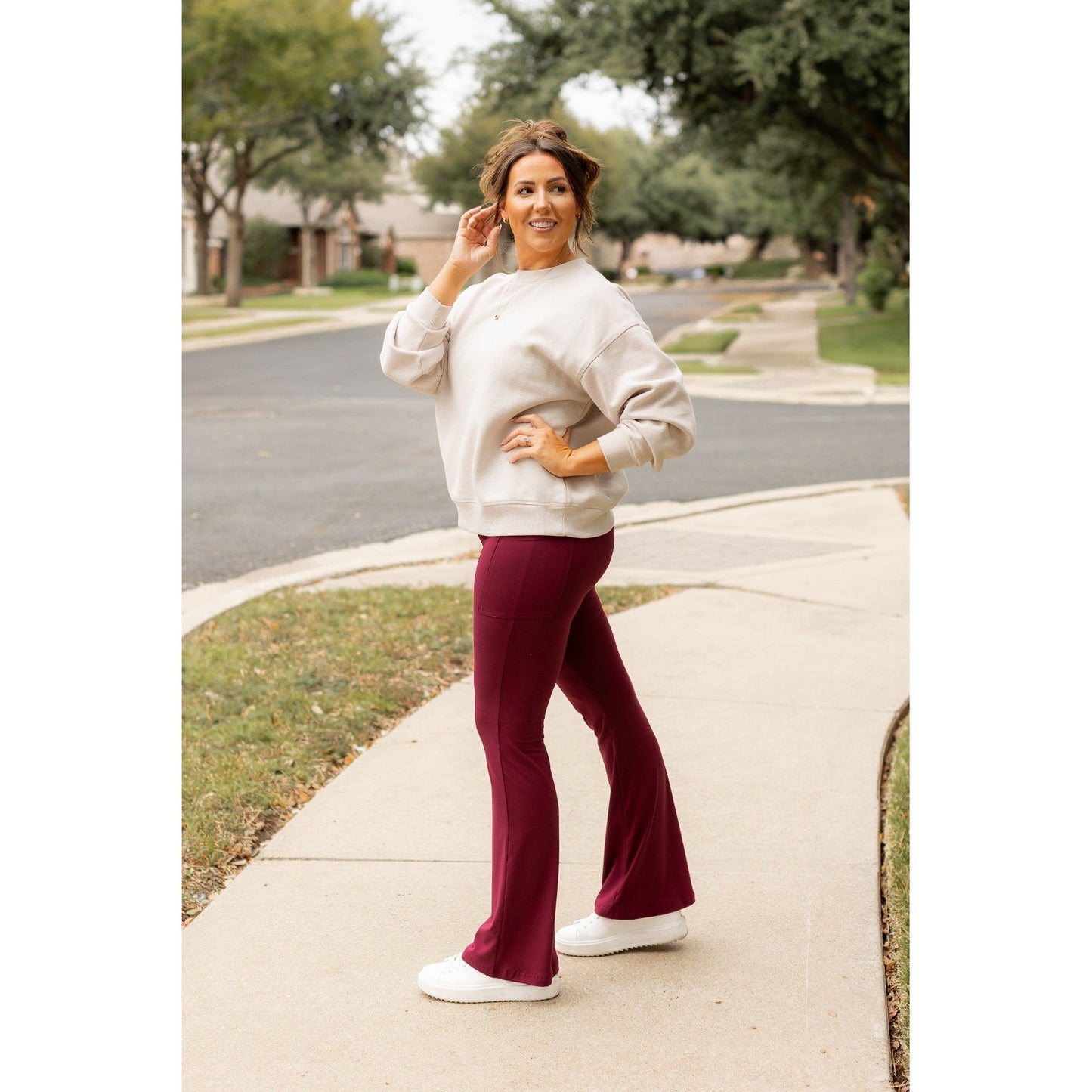 High-waisted maroon bootcut leggings with pockets by Julia Rose, Julia Rose women’s maroon flared leggings lifestyle image