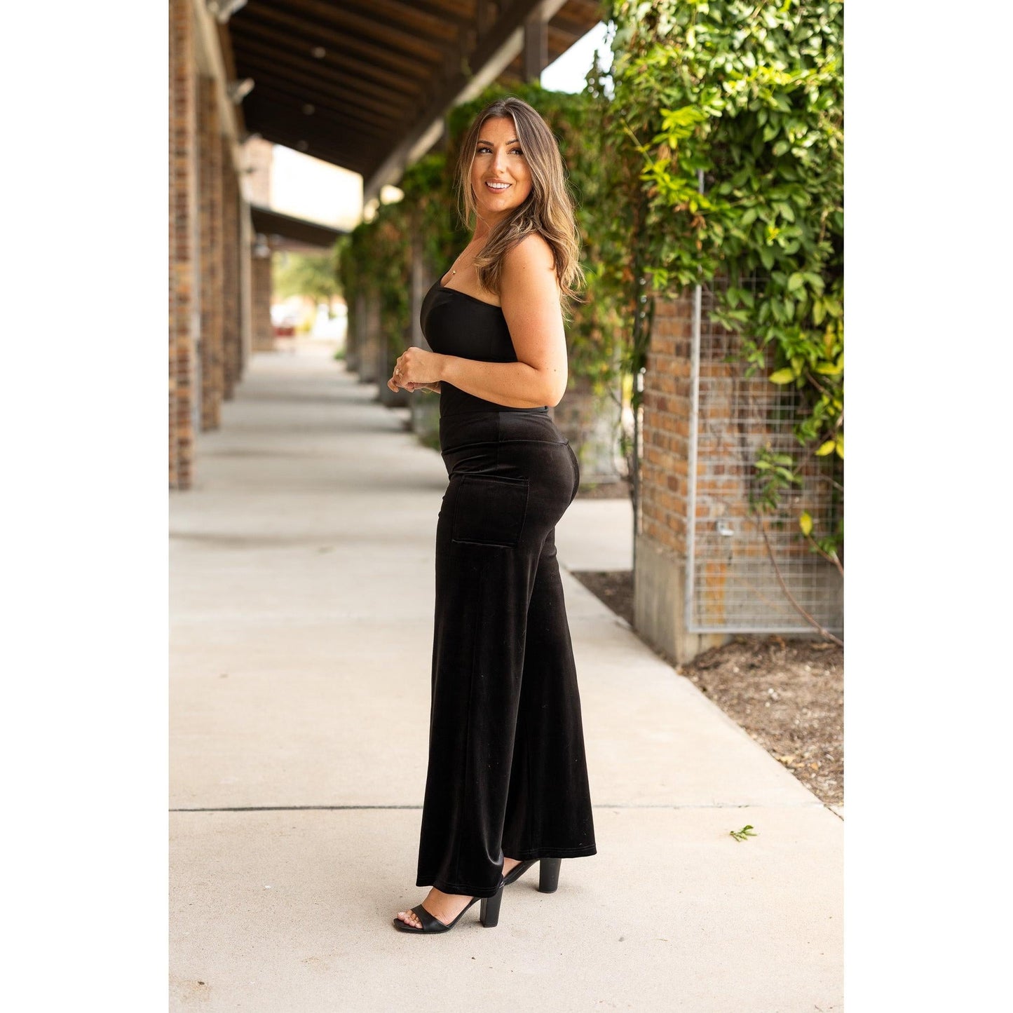 Women’s flowy velvet wide leg holiday pants. Velvet wide leg trousers styled for holiday outfits