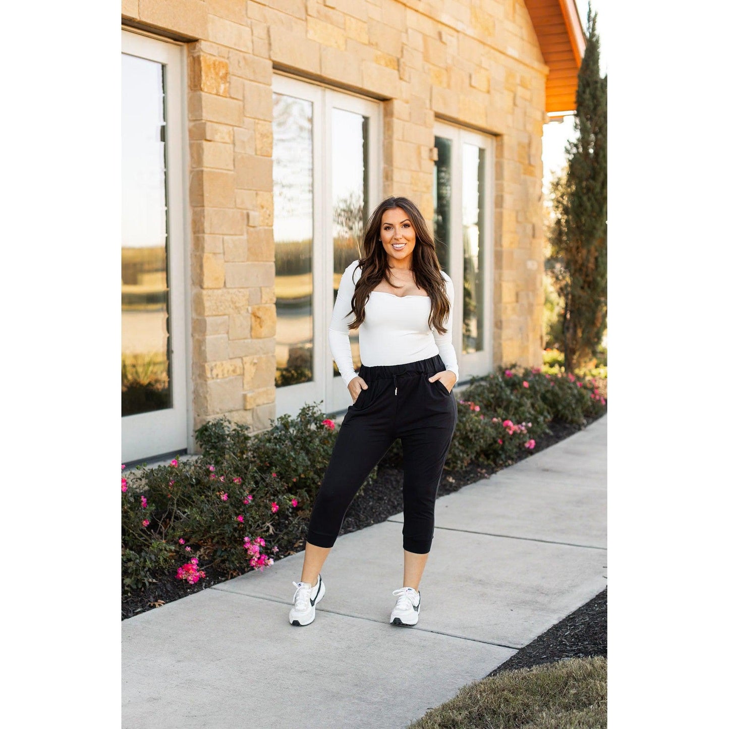 Ready to Ship  | The Sierra - Cropped Joggers