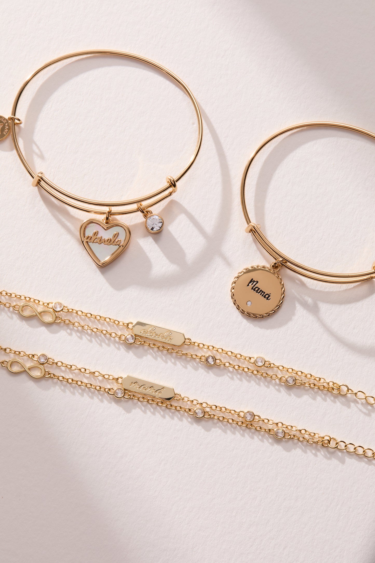 Mamá Mother of Pearl Heart Charm Bangle