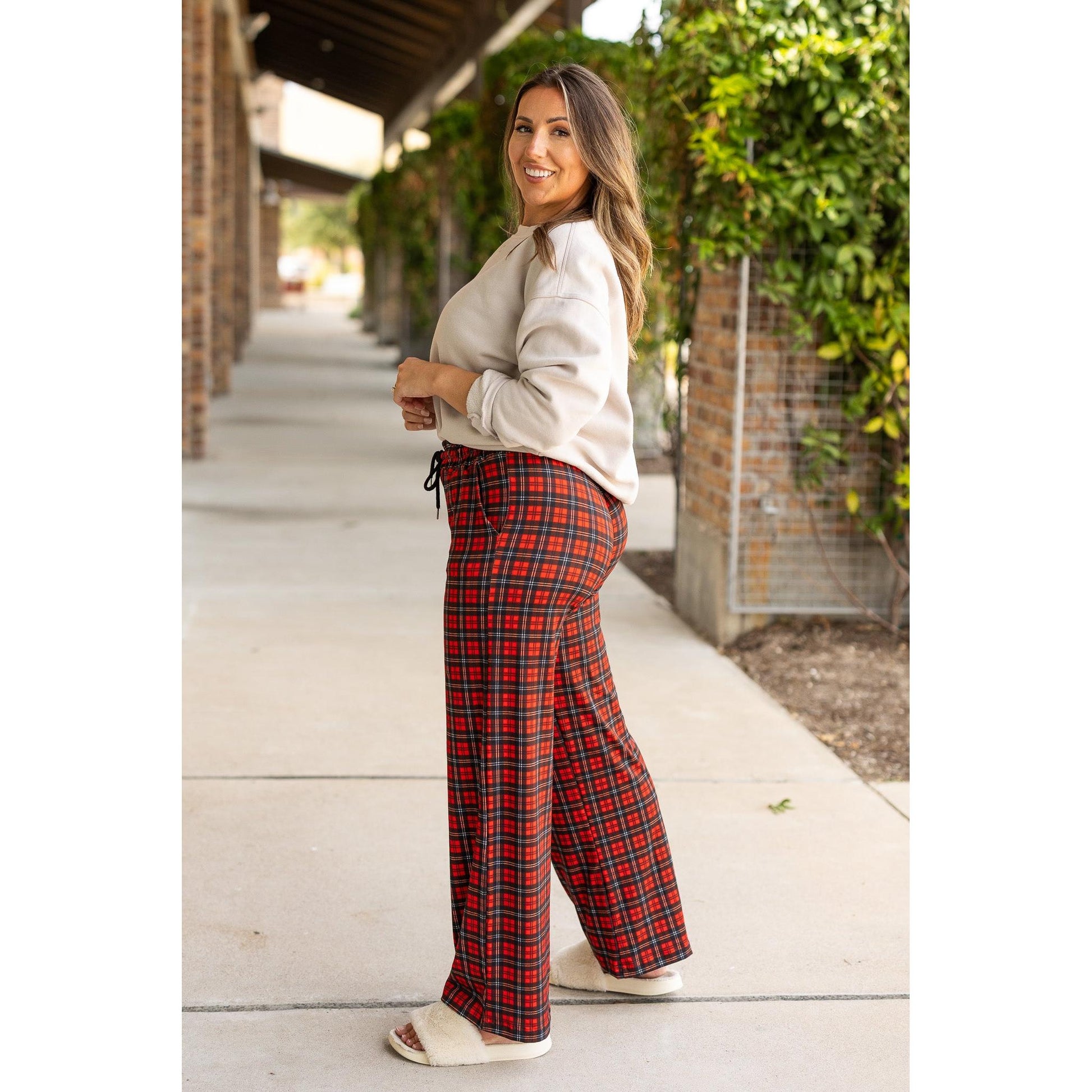 Julia Rose Noelle Plaid Pajama Pants with pockets and drawstring waist
Buttery soft plaid pajama pants for women by Julia Rose”