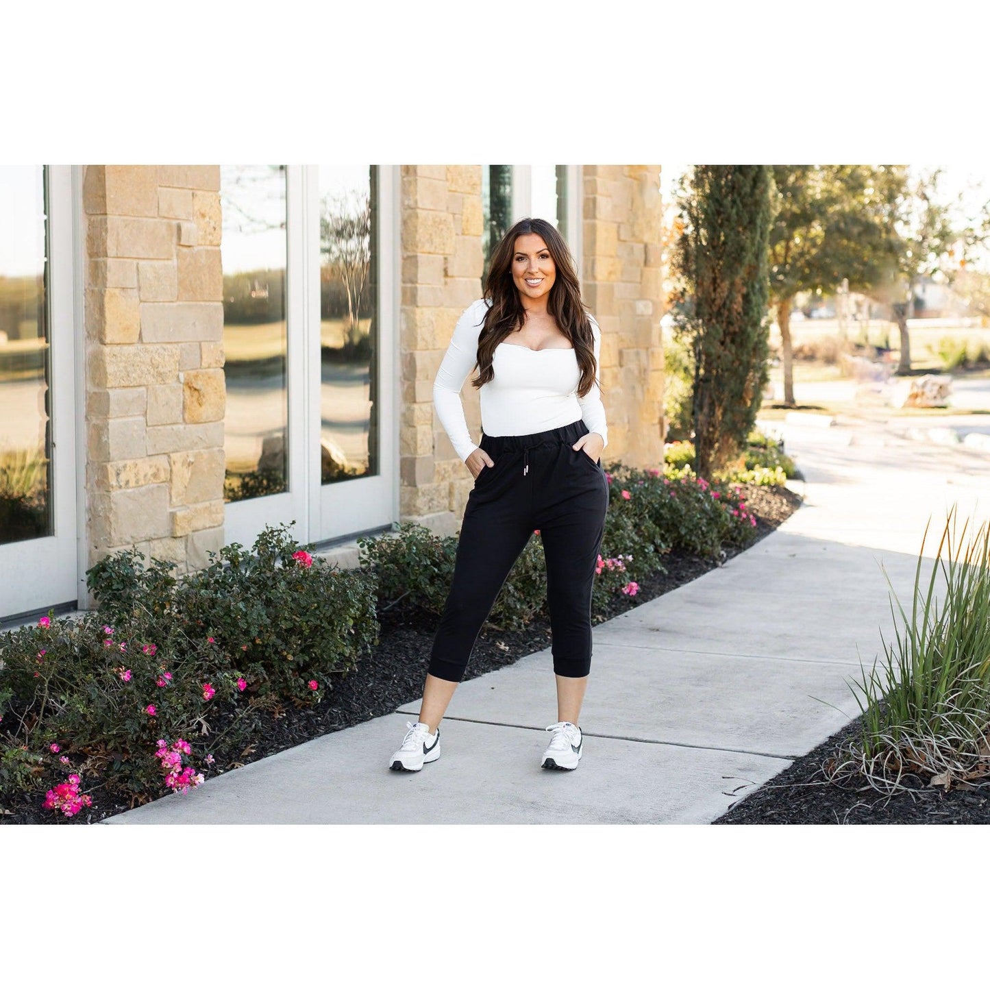 Ready to Ship  | The Sierra - Cropped Joggers