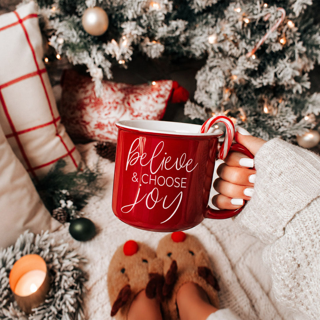 Red and green Christmas coffee mugs
Christmas morning coffee cup aesthetic
Holiday hot chocolate mug with festive design
Cute Christmas kitchen decor mug
Ceramic Christmas cocoa mug with handle