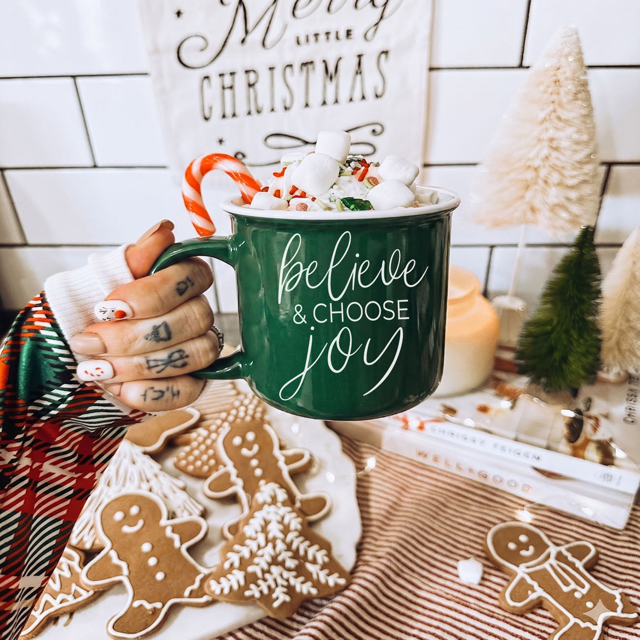 Christmas gift mug for mom
Holiday mug gift for women
Christmas coffee lover gift ideas
Cute stocking stuffer coffee mug
Secret Santa ceramic mug gift
Holiday hostess gift coffee cup