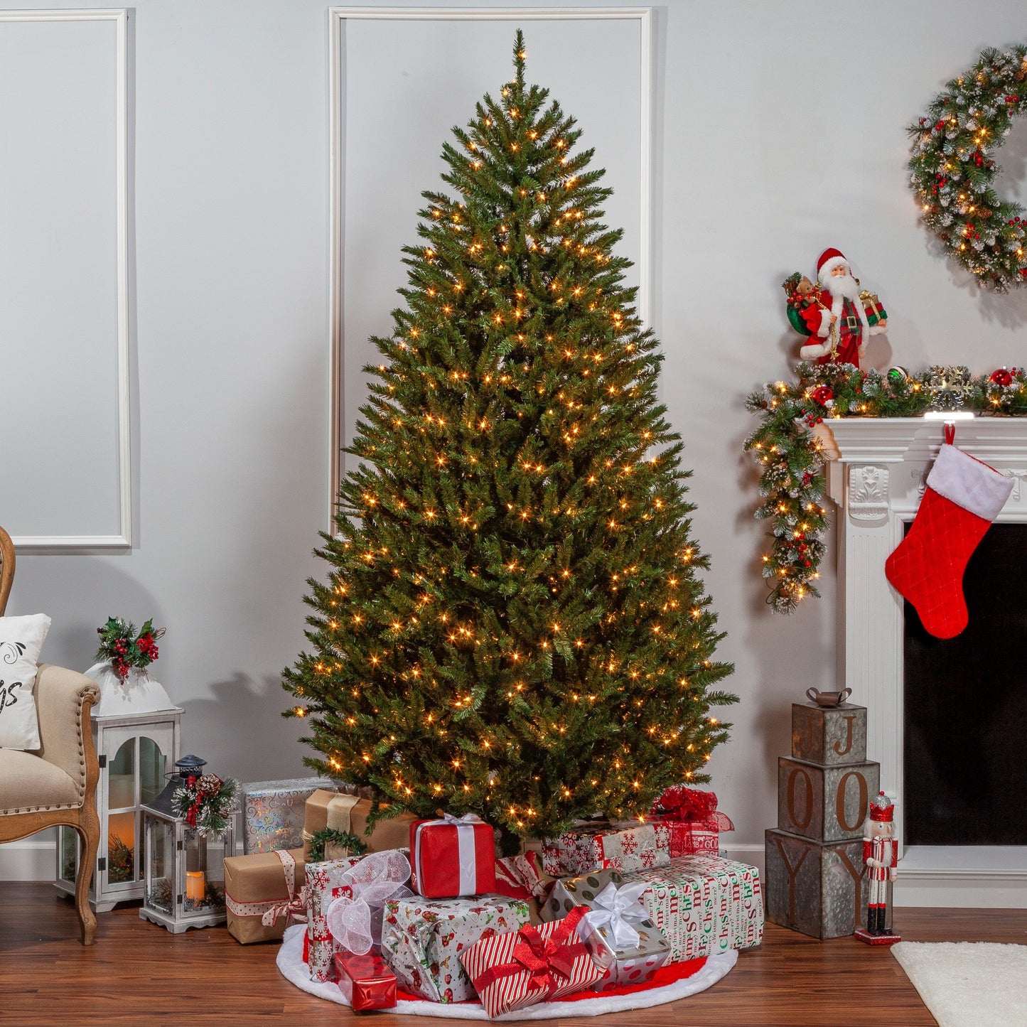 7.5 Foot New England Pine Tree - Clear Lights
