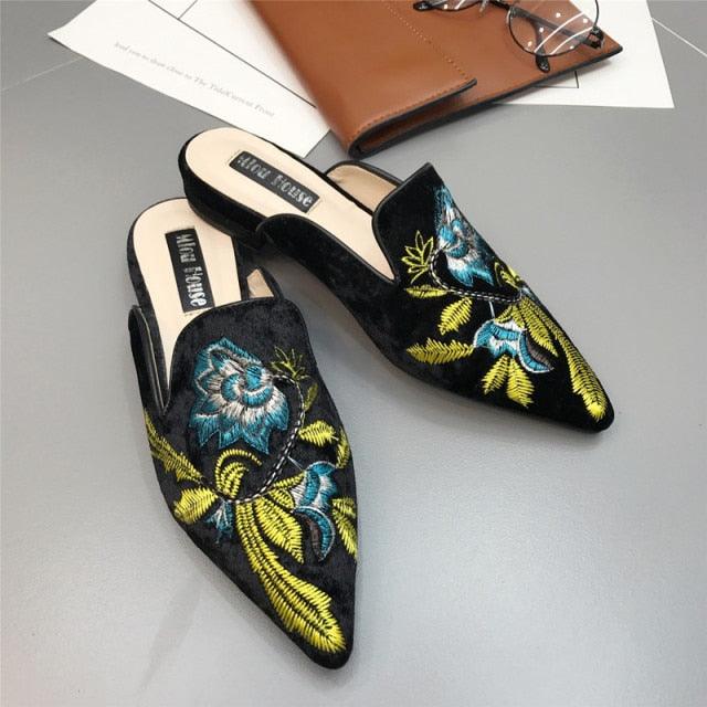 Fashion Embroidery Women Fur Slides Half Slippers Velvet Shoes Flats Flower Decoration Low Heel Flats Leather Slip On Backless Sandals For Girls Womens Work Slides Shoes