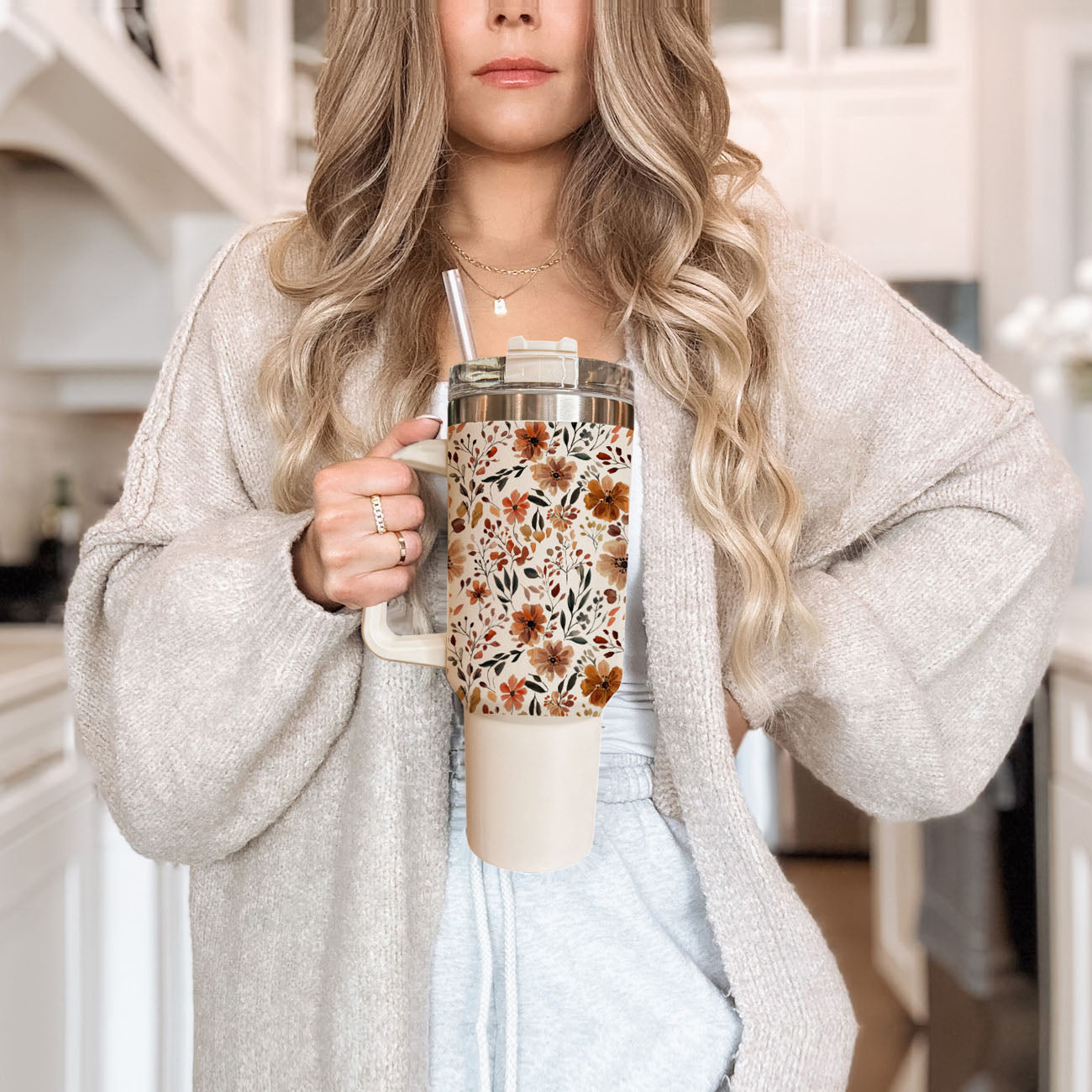 neutral aesthetic handled cup
fall tumbler for moms
autumn botanical tumbler
cozy floral travel mug
floral leaf tumbler design
minimal floral autumn tumbler
fall coffee tumbler aesthetic
cute seasonal floral cup
warm toned floral tumbler