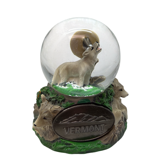 Wolf Snowglobe