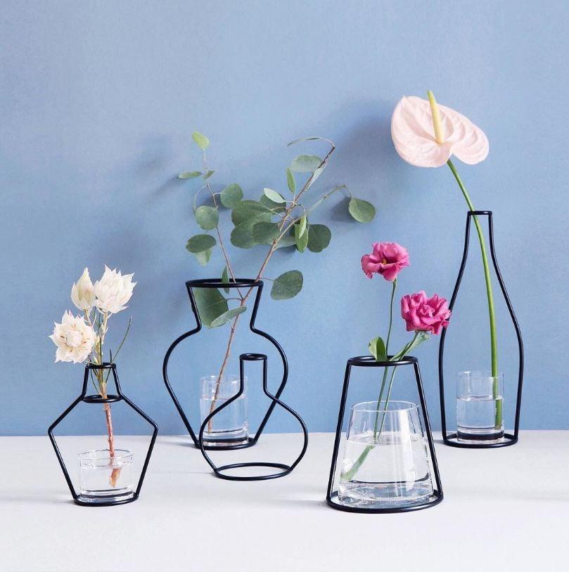 Style Retro Line Flowers Vase Frame Nordic Style Wall Hanging Metal Holder Modern Solid Home Decor Modern Rose Frame Clear Vase Planter Flower Holder Decorations for Wedding Living Room, Office Party